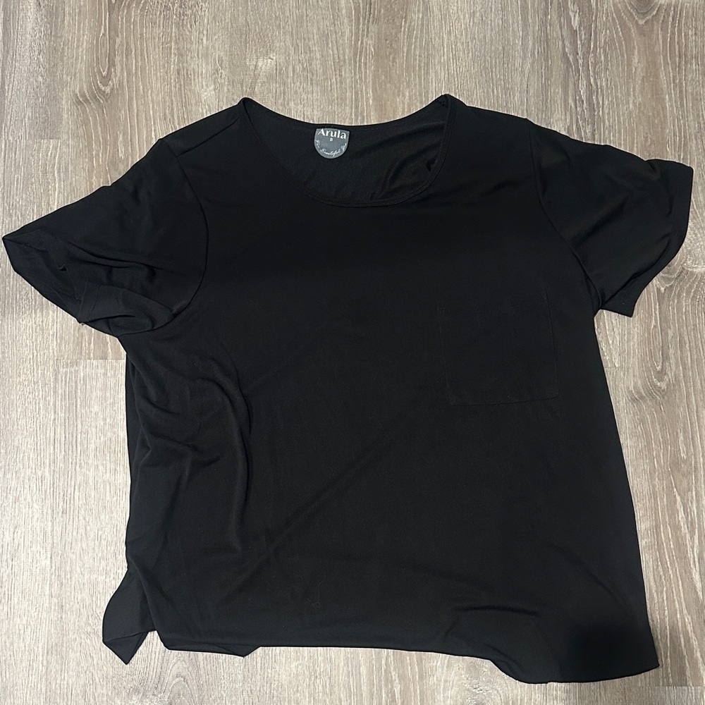 ARULA Women's Black Short Sleeve Tee